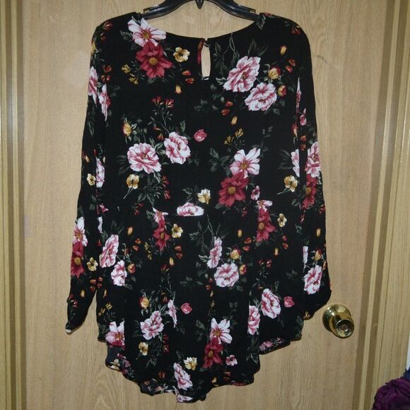 Torrid baby doll keyhole front black floral Spring gauze long sleeve tunic top - Picture 8 of 8